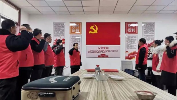 青州市書協黨支部到泰和苑小區開展“千年古城新崛起”文藝志愿者服務活動