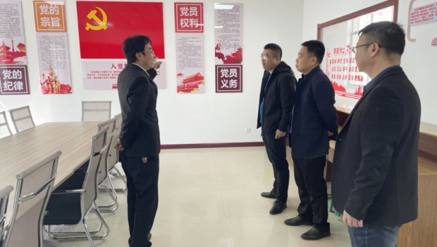 青州市副市長曹升曦一行到泰和苑小區檢查指導全國衛生城市復審工作