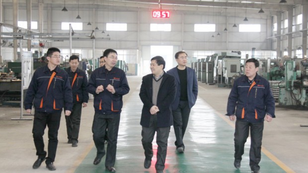 青州市紀委書記任憲強率工作組到我集團齒輪公司調研