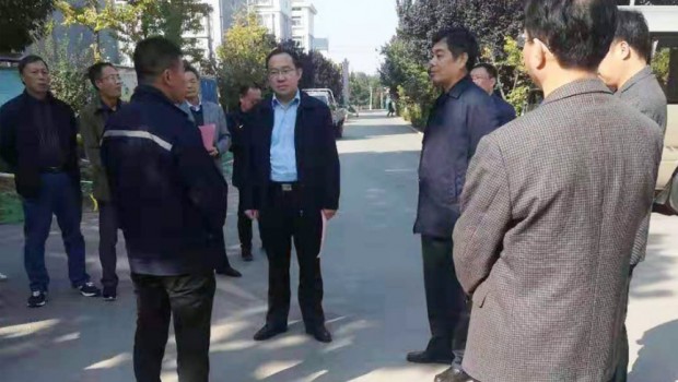 青州市委領導對九龍居供熱改造工程進行現場調度